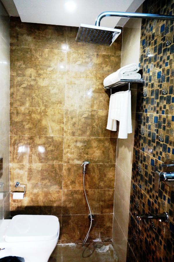Hotel Shivoy Grand Váránaszi Kültér fotó