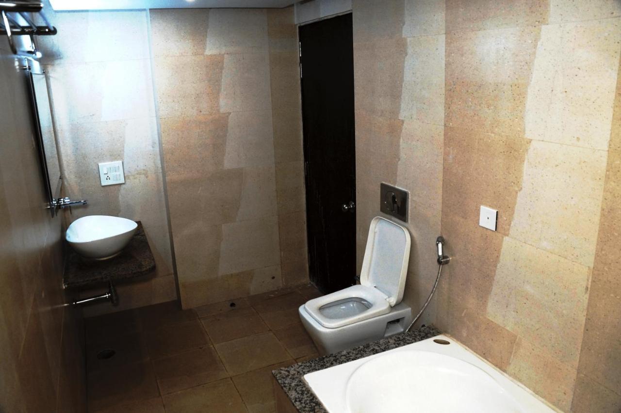 Hotel Shivoy Grand Váránaszi Kültér fotó