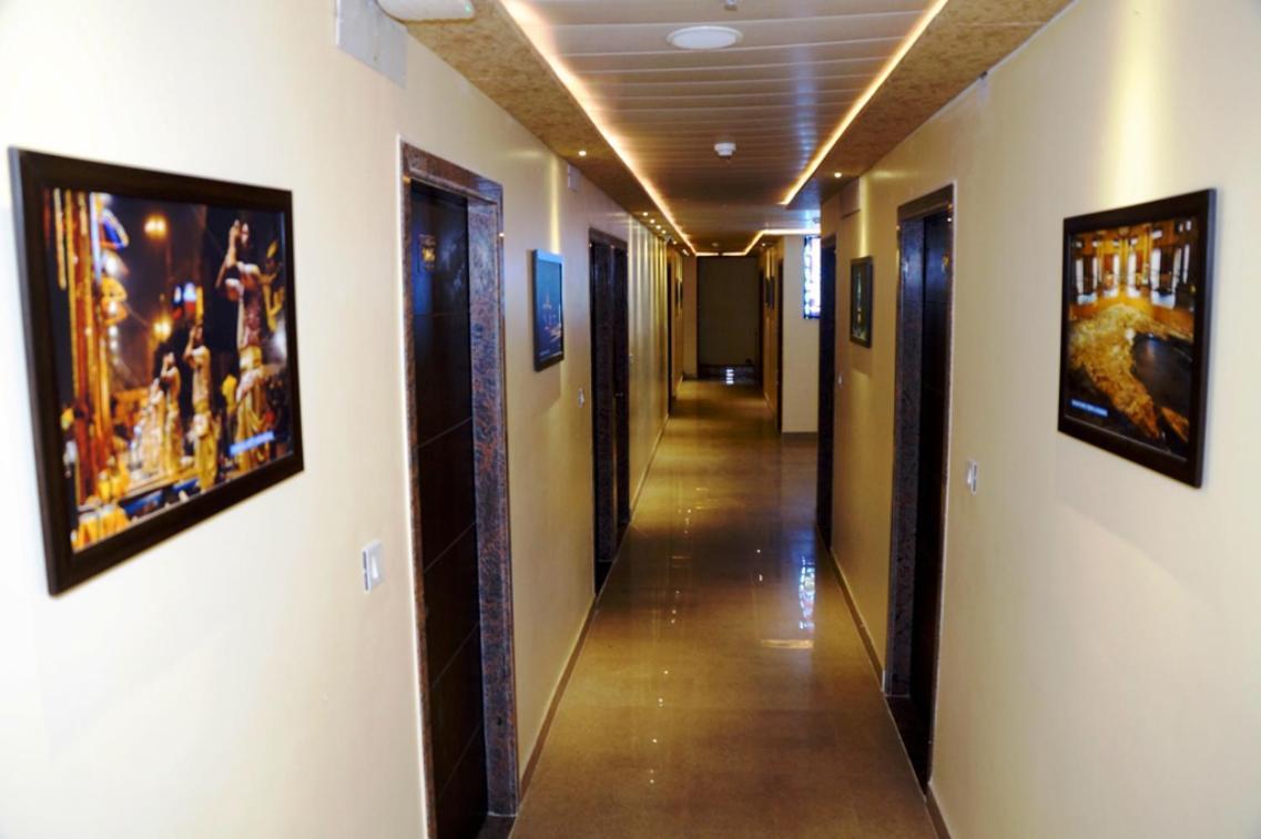 Hotel Shivoy Grand Váránaszi Kültér fotó