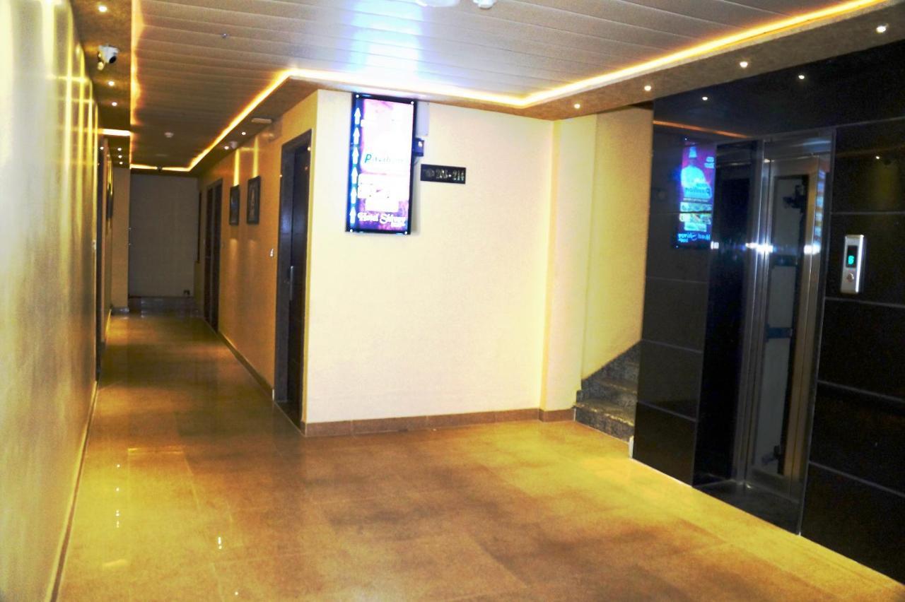 Hotel Shivoy Grand Váránaszi Kültér fotó