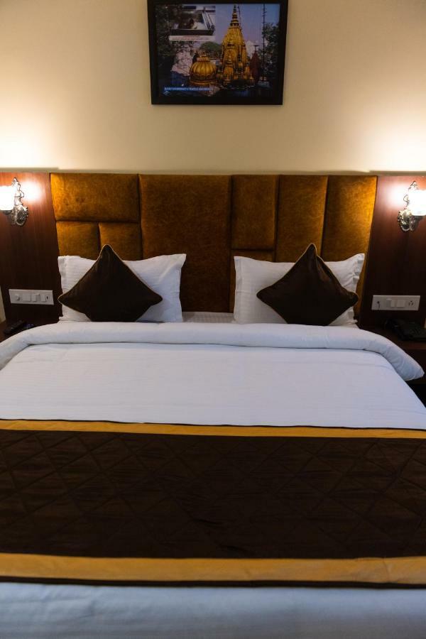 Hotel Shivoy Grand Váránaszi Kültér fotó