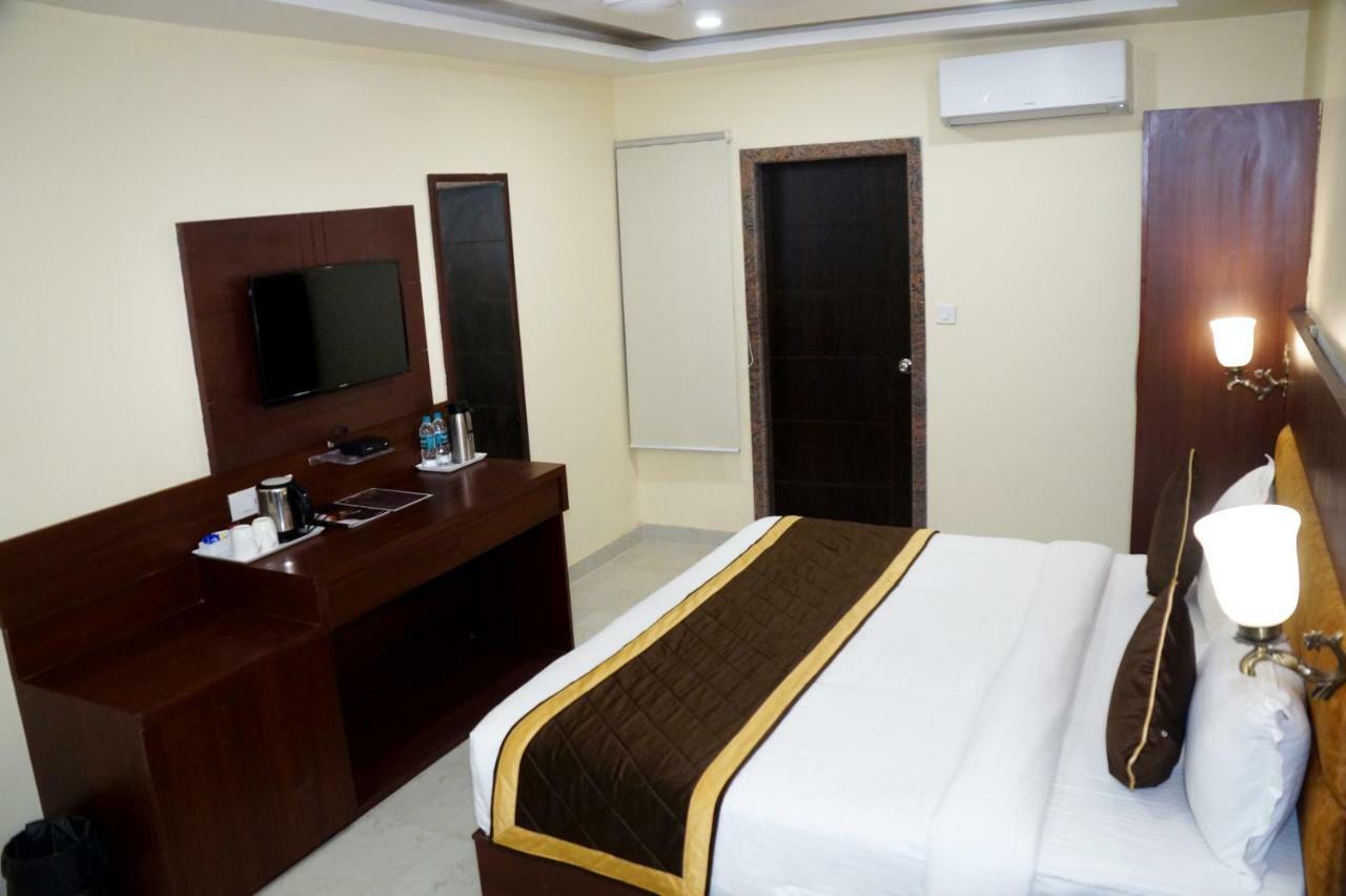 Hotel Shivoy Grand Váránaszi Kültér fotó