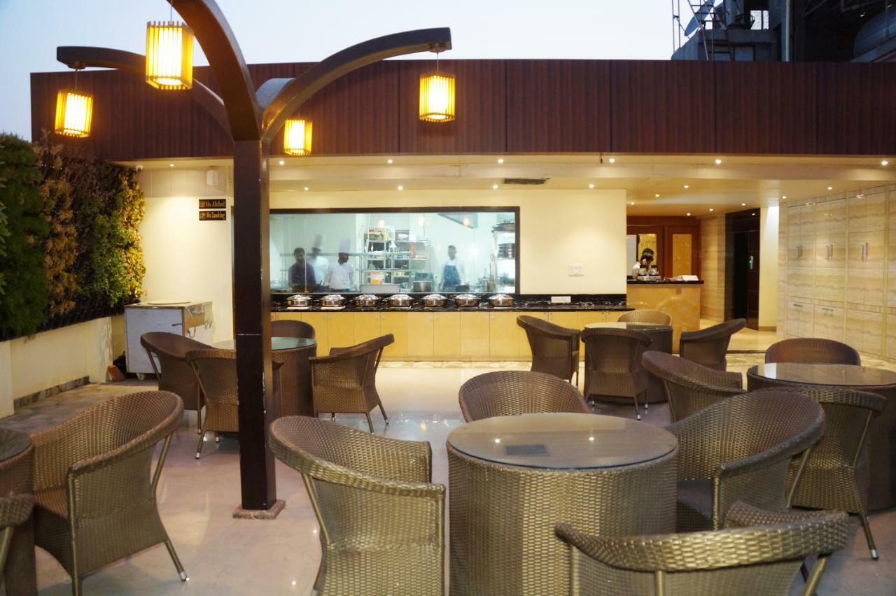 Hotel Shivoy Grand Váránaszi Kültér fotó