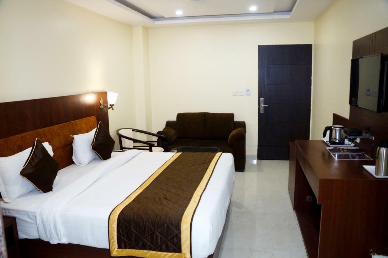 Hotel Shivoy Grand Váránaszi Kültér fotó