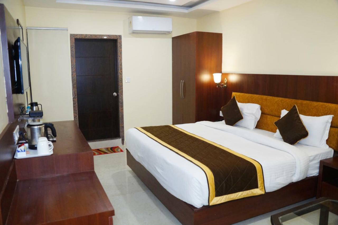 Hotel Shivoy Grand Váránaszi Kültér fotó